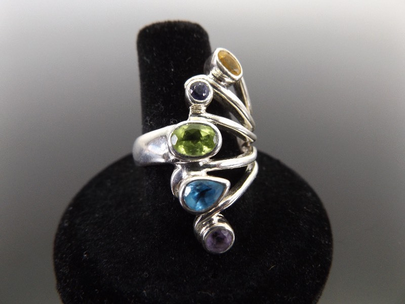 lot 32 image: .925 Sterling Silver Pastel Peacock Ring Size 8