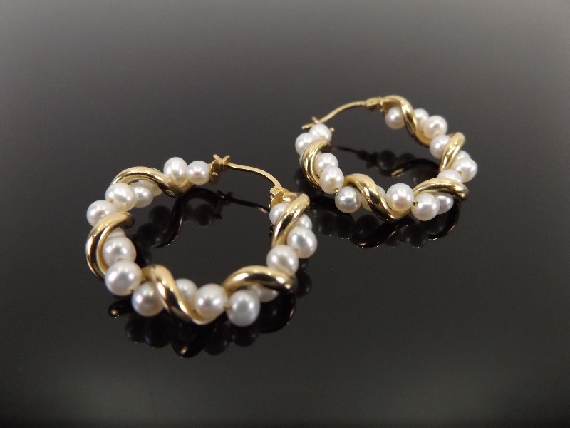 lot 39 image: 14k Yellow Gold Cultured Pearl Hoop Earrings