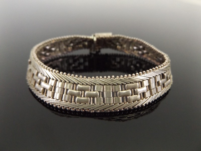 lot 45 image: .925 Sterling Silver Mesh 7.5 Bracelet