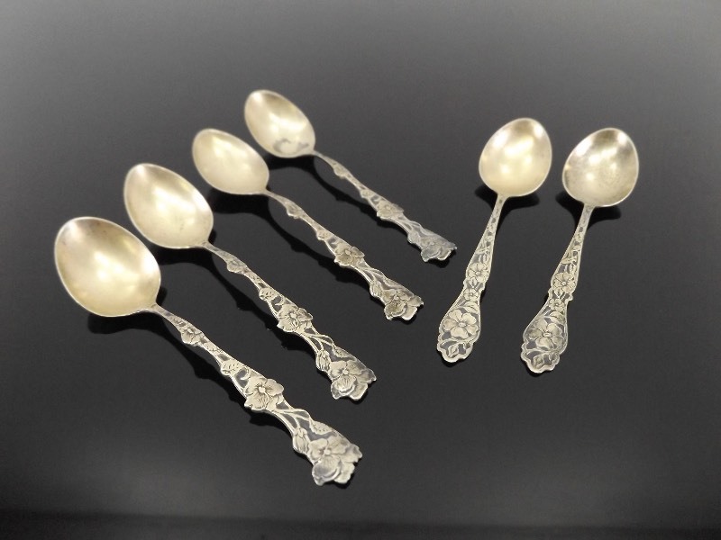 lot 49 image: 6 Antique Sterling Silver Demitise Spoons
