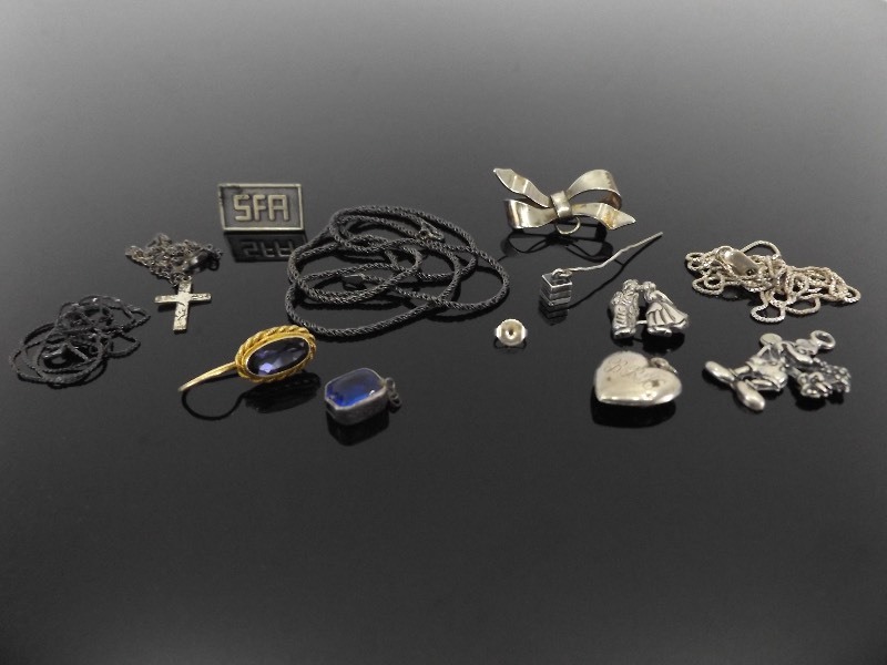 lot 50 image: 34 Grams of Misc .925 Sterling Silver Jewelry, Scrap, etc.