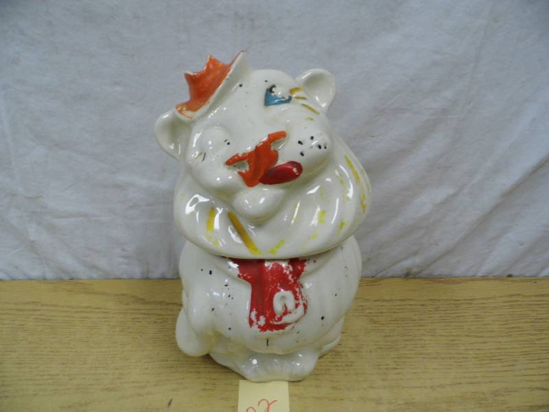lot 22 image: 1950s Lion Cookie Jar