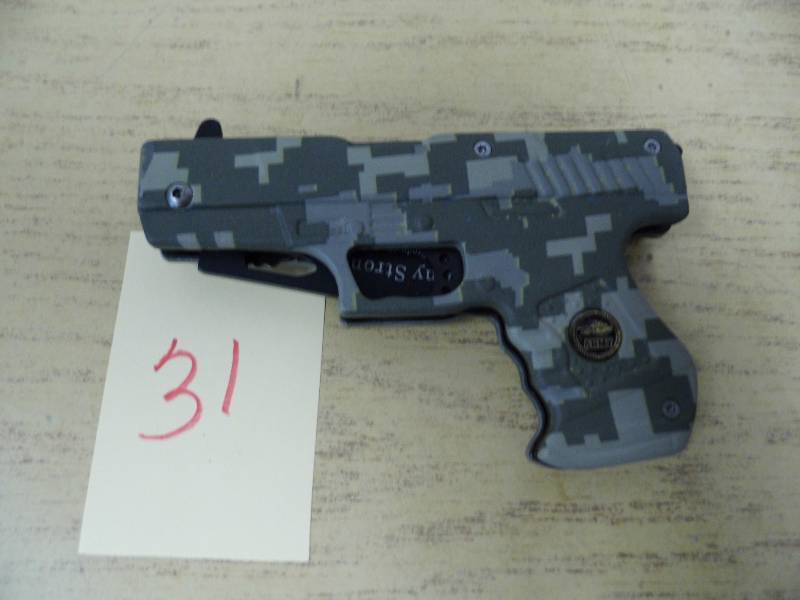 lot 31 image: Cammo Gun Knife