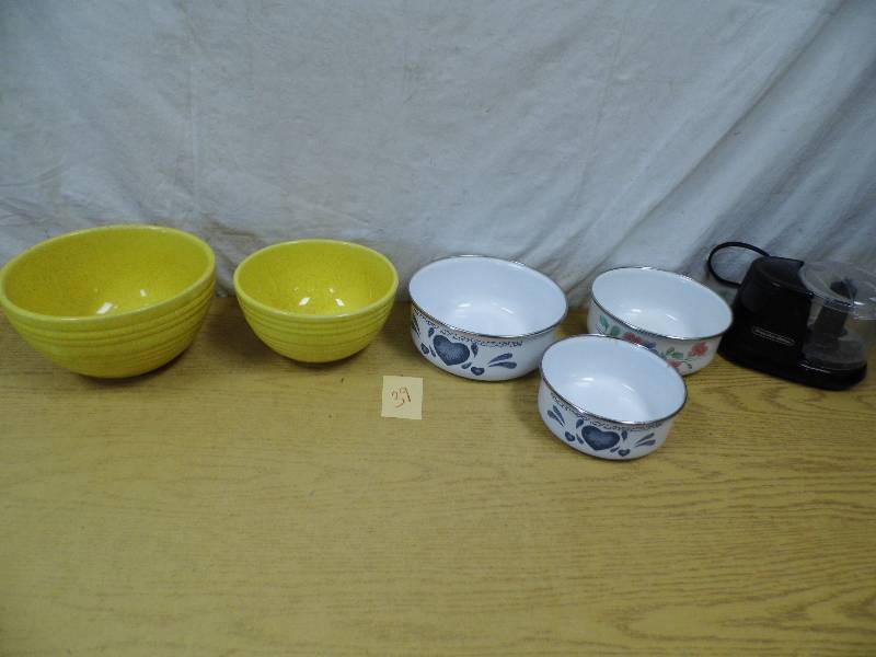 lot 39 image: McCoy Bowls - Metal Bowls - Grinder