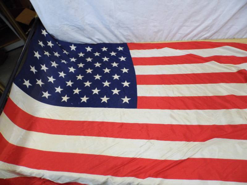 lot 41 image: Vintage Silk US Flag