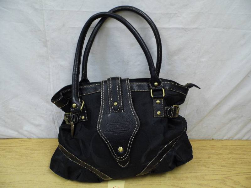 lot 51 image: Coach Purse