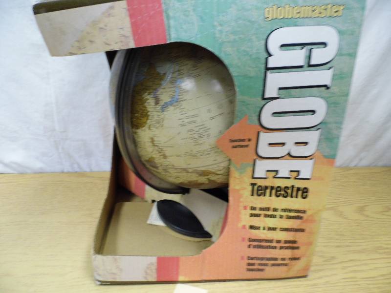 lot 55 image: Globe