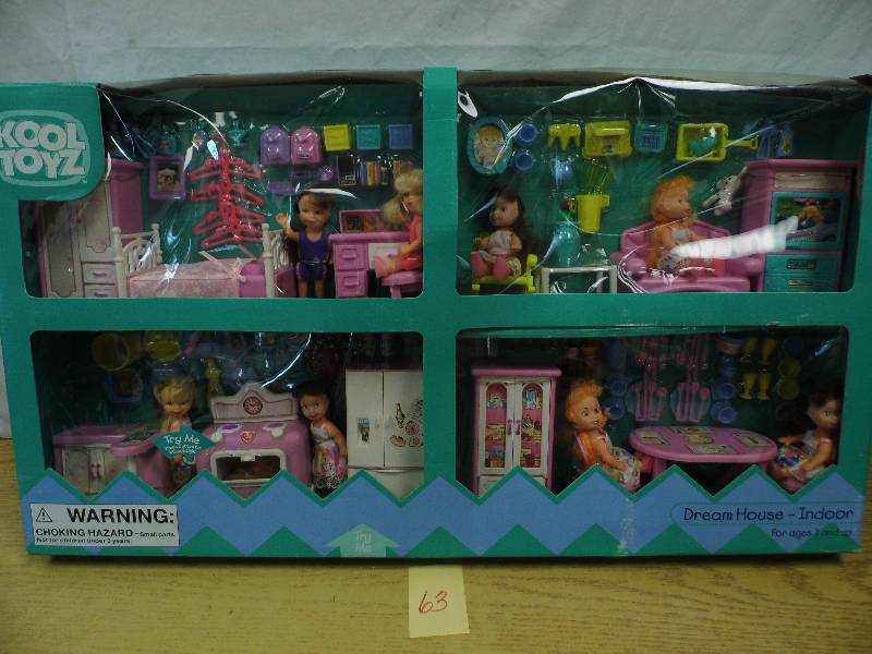 lot 63 image: Dream House Doll Set