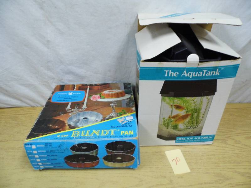 lot 70 image: Bundt Pan - Aquarium