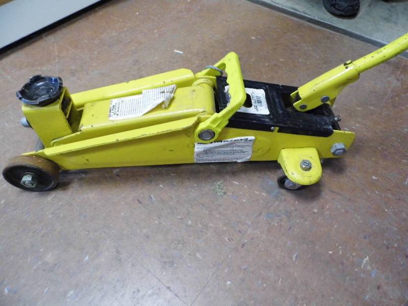 lot 80 image: 3 Ton Jack