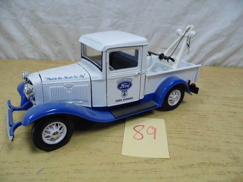 lot 89 image: Ford Diecast Towtruck