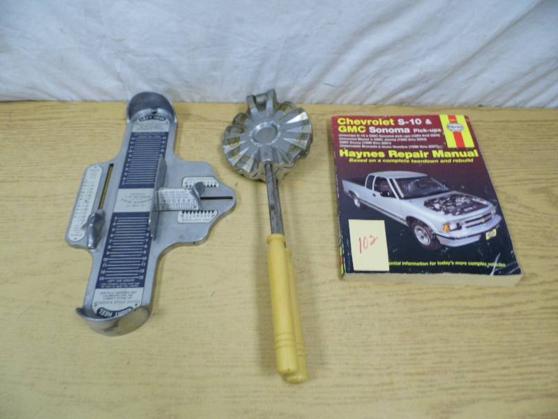 lot 102 image: Shoe Sizer - Pastry Iron - S-10 Book