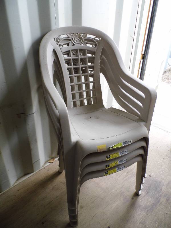 lot 121 image: Lot of 4 New Patio Chairs