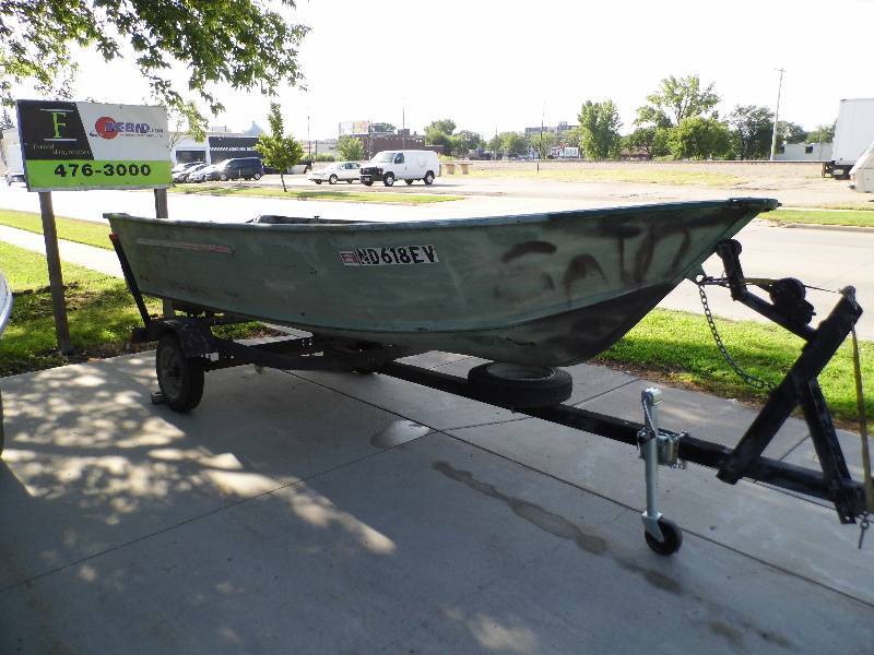 lot 128 image: Fishing Boat and Trailer