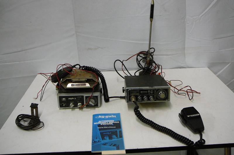 lot 17 image: CB Radios