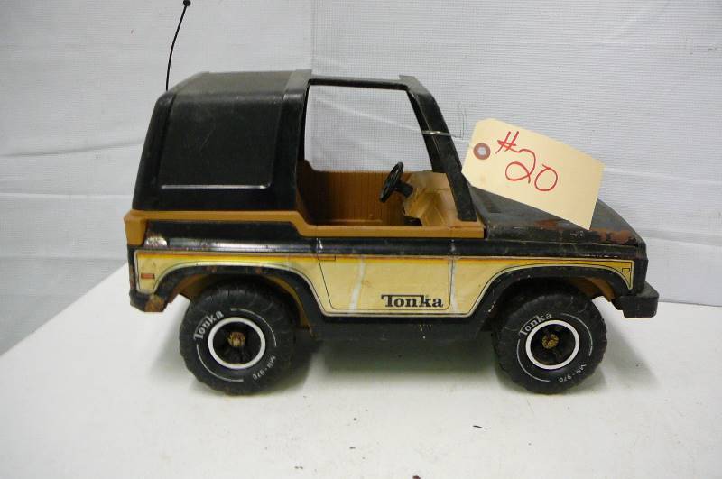 lot 20 image: Tonka Truck
