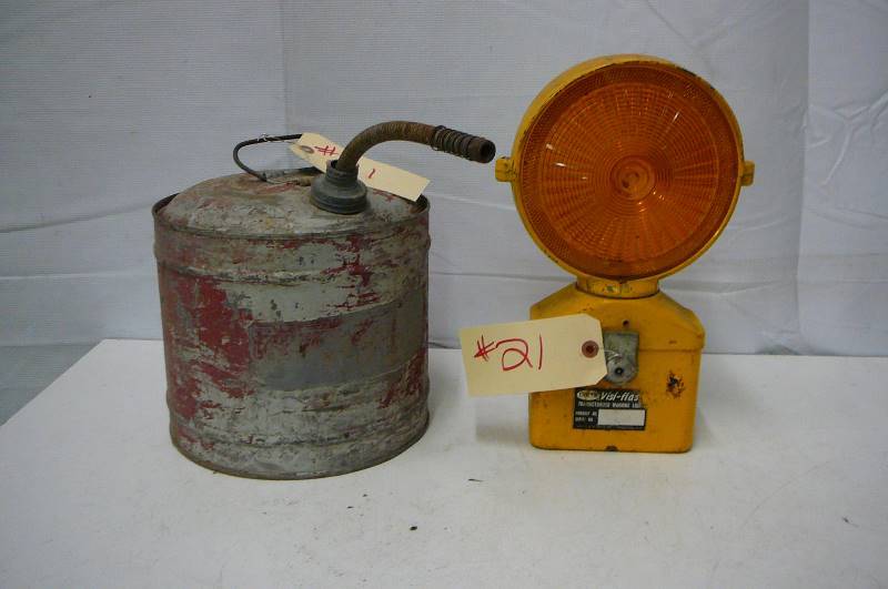 lot 21 image: Gas Can  Visi Flasher