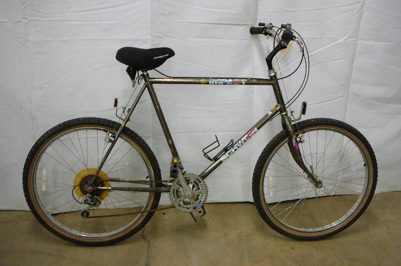 lot 26 image: Schwinn Bike