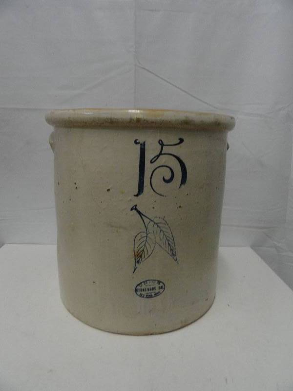 lot 32 image: Large Crock #15