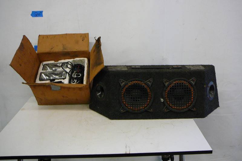 lot 43 image: Road Gear Amplifier