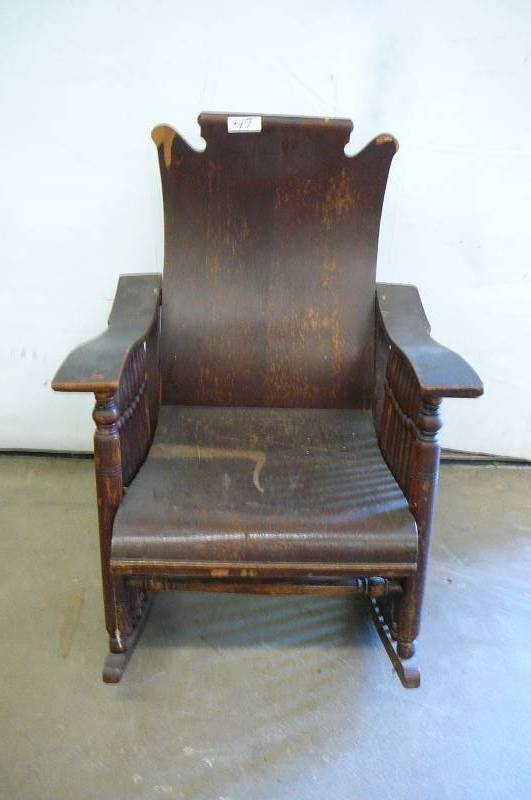 lot 47 image: Vintage Wooden Rocking Chair