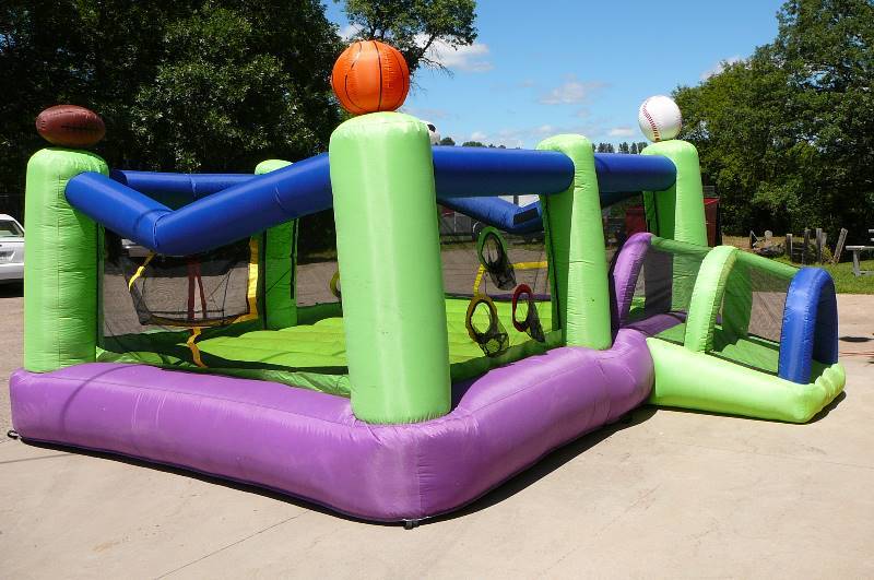 lot 61 image: Air-Ena Sport Park Bouncy House