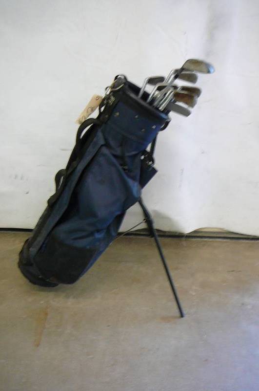 lot 62 image: Pro-Select Golf Bag & Misc. Clubs