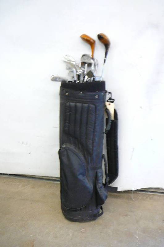 lot 63 image: Golf Bag & Misc.Clubs