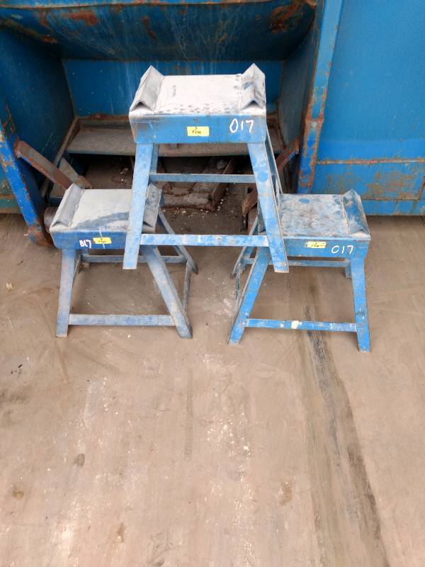 3-Car Stands