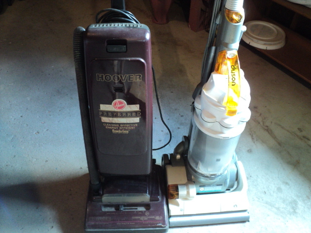 2 vacuum cleaners - powers on...