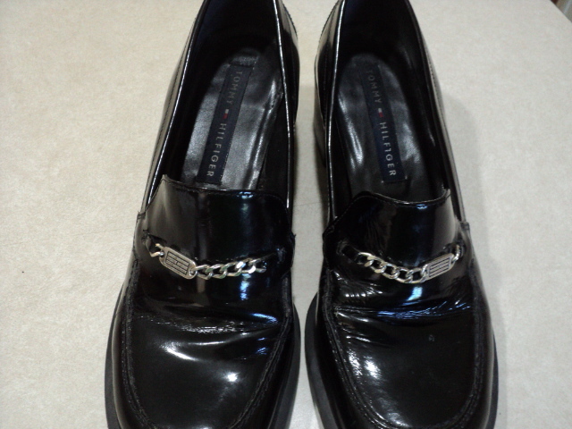 Tommy Hilfiger size 8 ladies shoes...