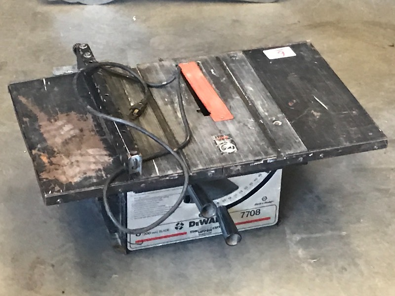lot 6 image: DeWalt 7708 Benchtop 8 Tablesaw ...