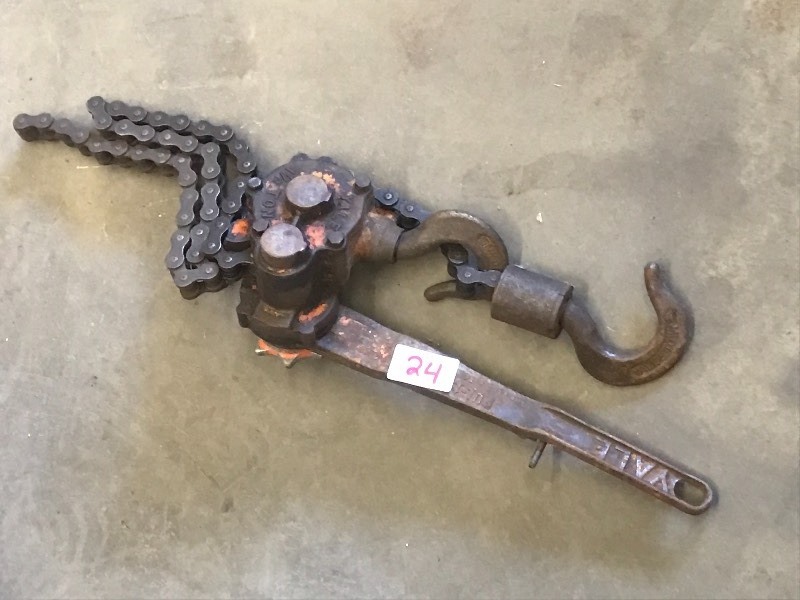 lot 24 image: Yale 1.5-Ton Chain Come Along ...