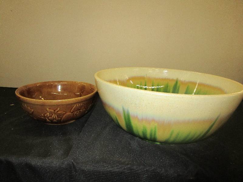 2 pottery Bowls