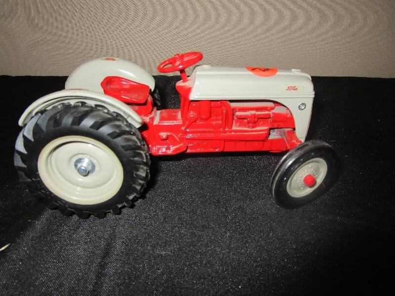 Ford Metal Tractor Ertl