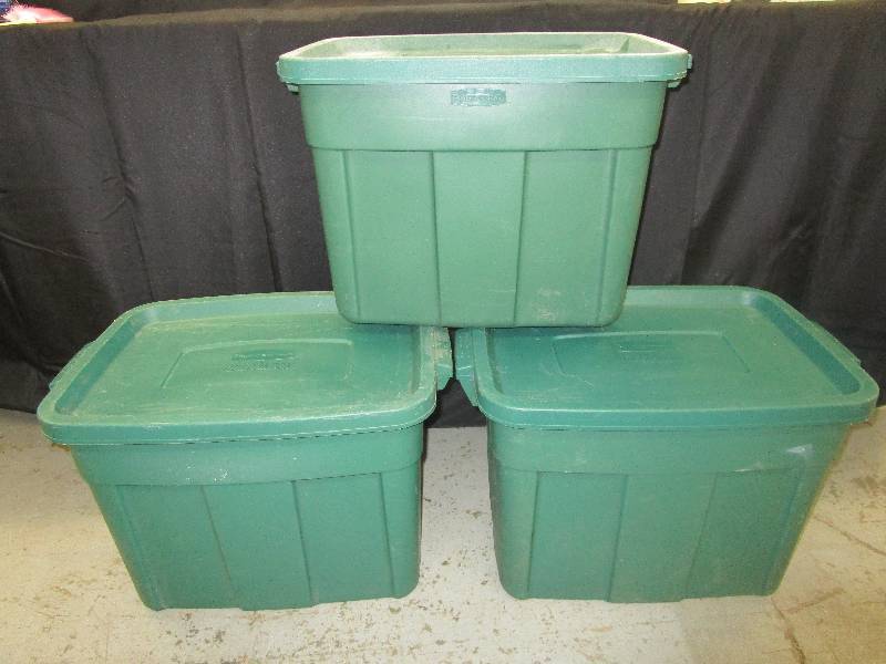 3 rubbermaid Roughneck totes