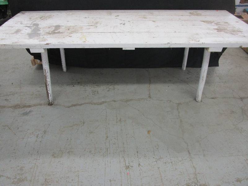white wood table very sturdy 90X32.5X29