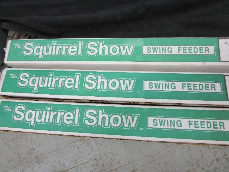 3-Squirrel Show feeder Unopened