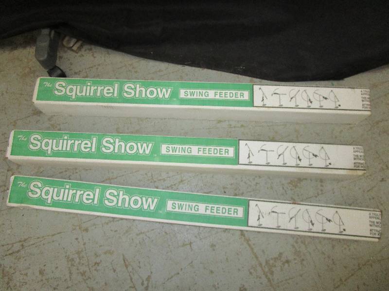 3-Squirrel Show feeder Unopened