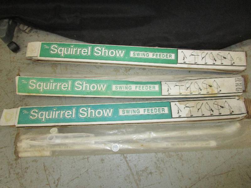 4-Squirrel Show feeder Unopened