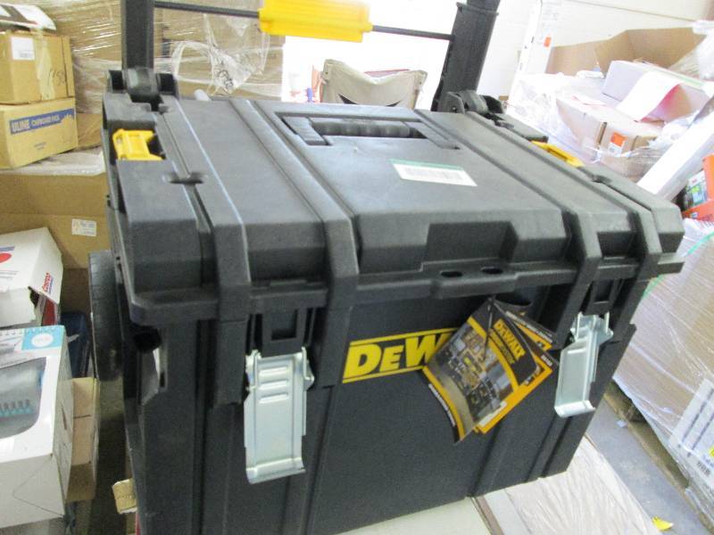 DeWalt Mobile Tool Chest - cracked ...