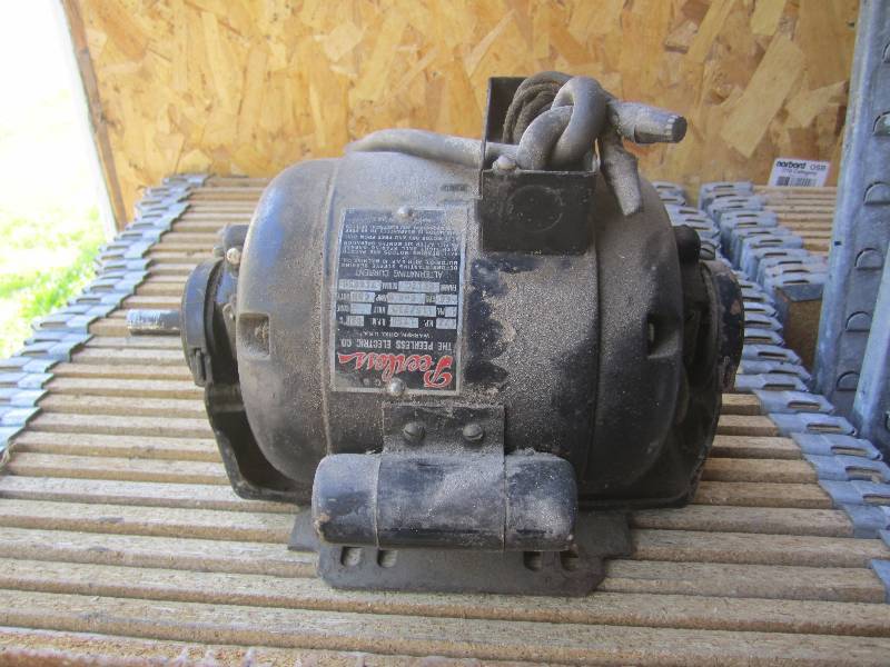 lot 9 image: Peerless 12 HP Electric Motor  RED...