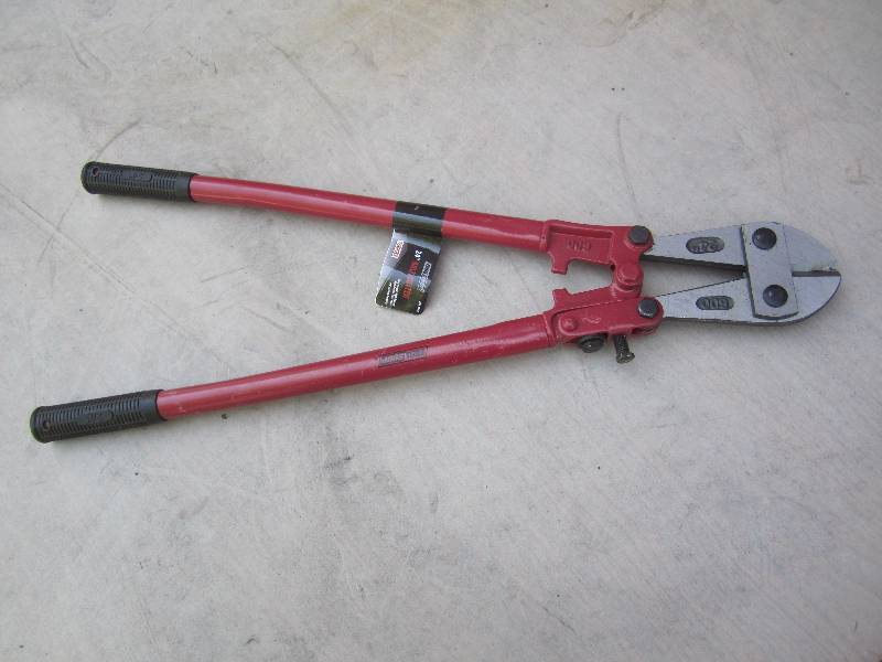lot 13 image: Tool Shop 24 Bolt Cutters  RED...