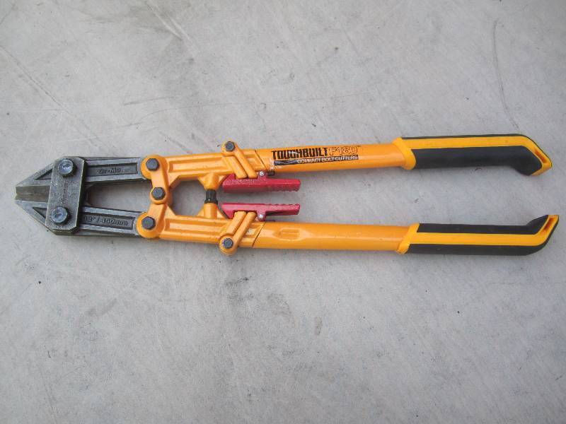 lot 14 image: Tough Built F180 18 Compact Bolt C...