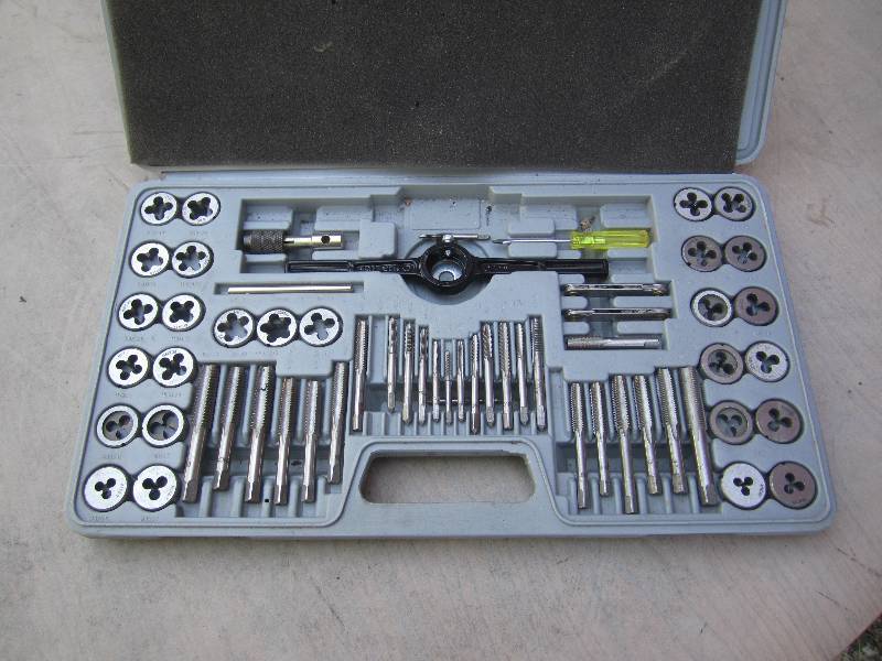lot 15 image: Tap and Die Set in Case  RED...