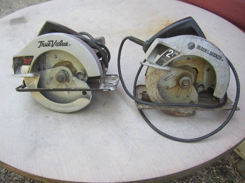 lot 16 image: Lot of 2 - 7 14 Circular Saws Bot...