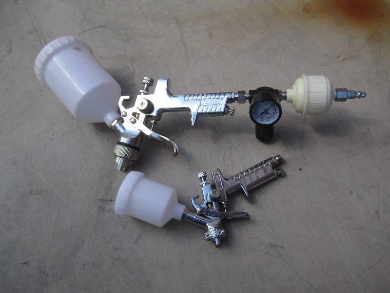 lot 28 image: Lot of 2 Gravity Feed Spray Paint G...
