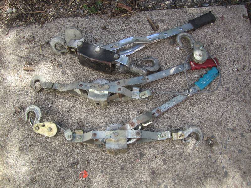 lot 34 image: Lot of 3 Come-Along Pullers  RED...