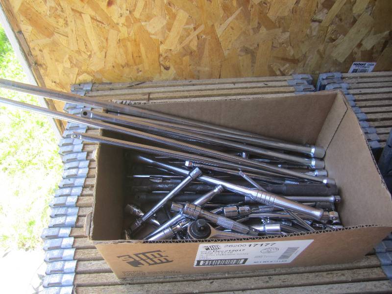 lot 37 image: Lot of 14 38 12 Drive Sockets W...