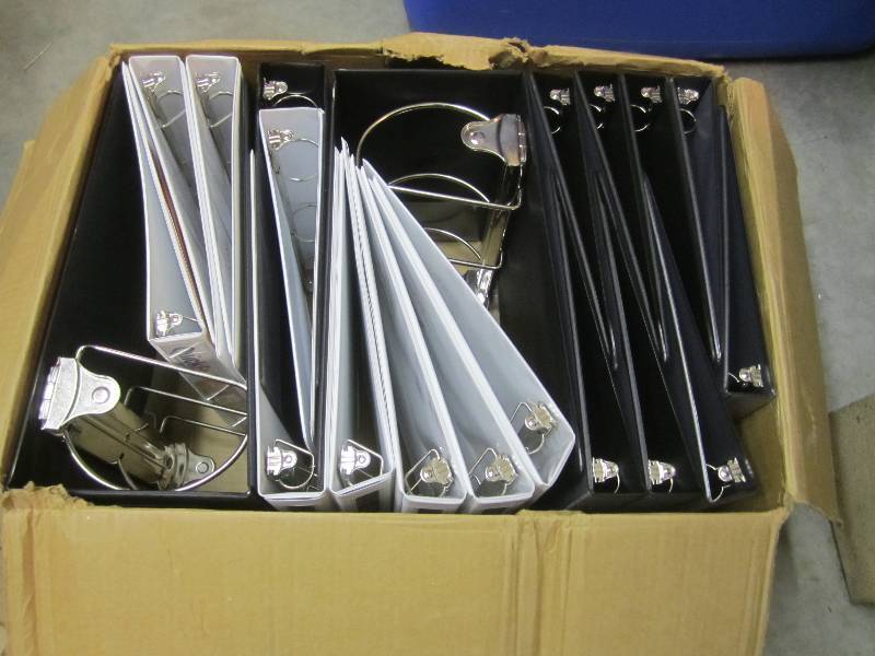lot 47 image: Box of 20 Various Sized 3-Ring Bind...